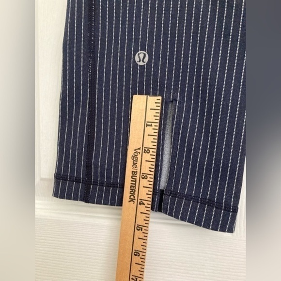 Lululemon Gather & Crow Crop pants size M - Picture 3 of 6